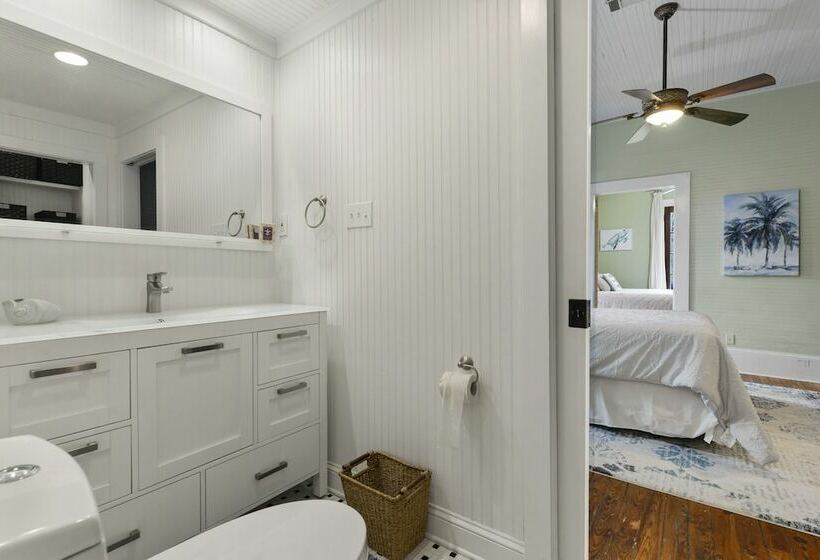 منزل غرفة نوم واحدة, Carroll House Cottages