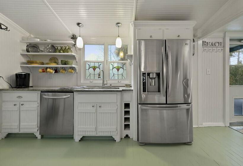 منزل غرفة نوم واحدة, Carroll House Cottages