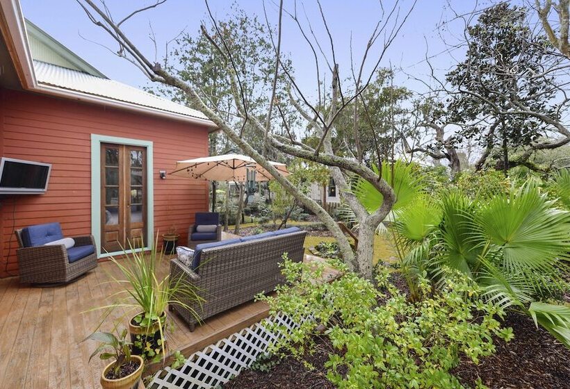 منزل غرفة نوم واحدة, Carroll House Cottages