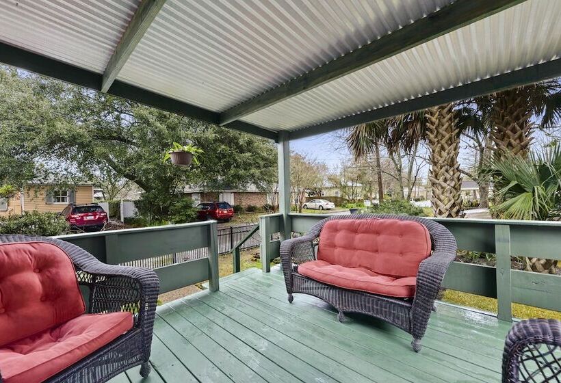 منزل غرفة نوم واحدة, Carroll House Cottages