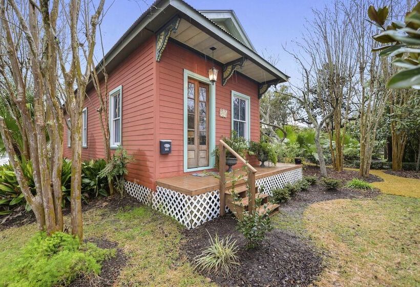 منزل غرفة نوم واحدة, Carroll House Cottages