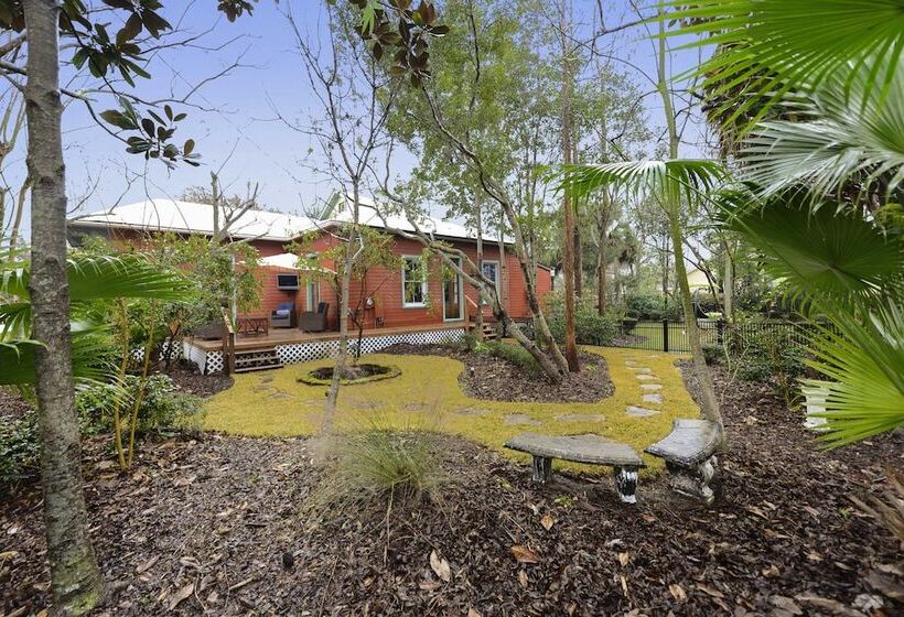 منزل غرفة نوم واحدة, Carroll House Cottages