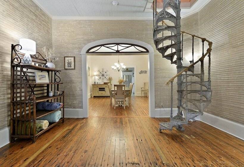 منزل غرفة نوم واحدة, Carroll House Cottages