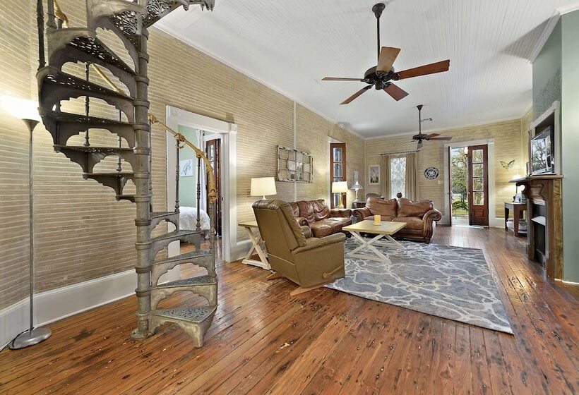 منزل غرفة نوم واحدة, Carroll House Cottages