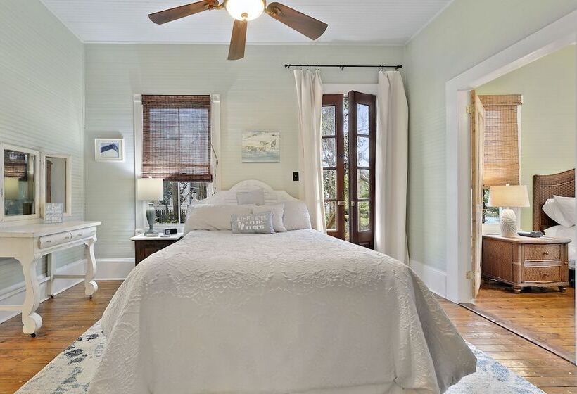 منزل غرفة نوم واحدة, Carroll House Cottages