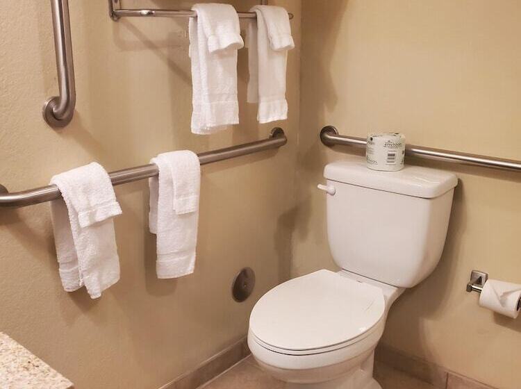 Номер Стандарт Кровать Кинг Адаптированный для Инвалидов, Amerivu Inn And Suites   Crookston