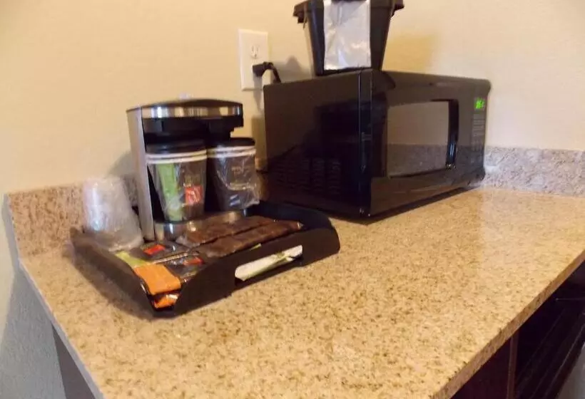 Standard-huone King-vuode, Amerivu Inn And Suites   Crookston