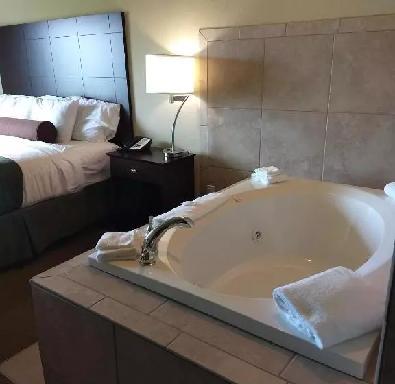 Standard-huone King-vuode, Amerivu Inn And Suites   Crookston
