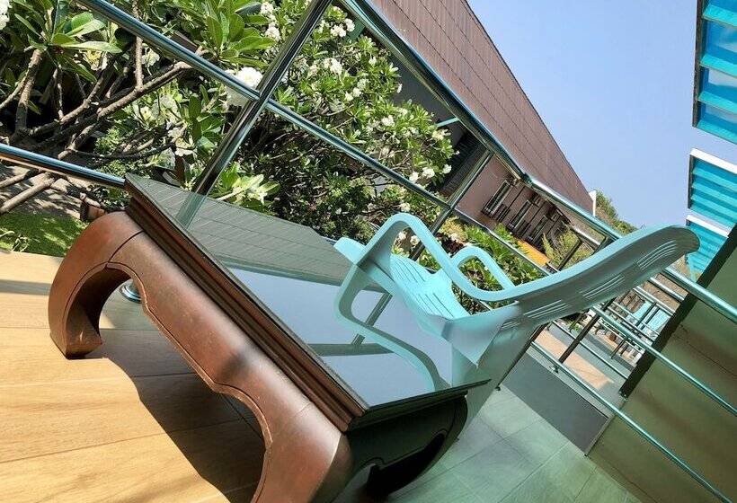 Balkonlu Süit, Hua Hin White Sand