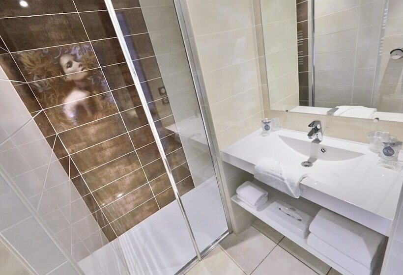 Номер Стандарт, Kyriad Saint Chely D Apcher  Aire De La Lozere