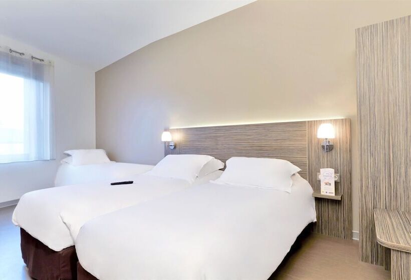 Номер Стандарт, Kyriad Saint Chely D Apcher  Aire De La Lozere