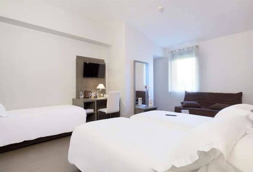 Номер Стандарт, Kyriad Saint Chely D Apcher  Aire De La Lozere