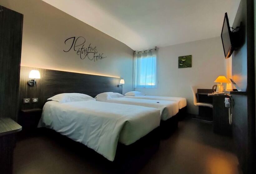 Номер Стандарт, Kyriad Saint Chely D Apcher  Aire De La Lozere