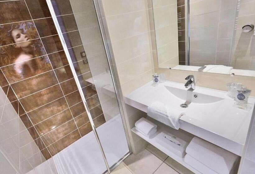 Номер Стандарт, Kyriad Saint Chely D Apcher  Aire De La Lozere