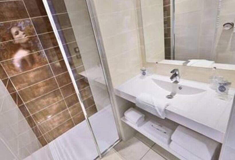Номер Стандарт, Kyriad Saint Chely D Apcher  Aire De La Lozere