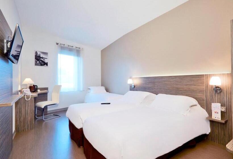 Номер Стандарт Трехместный, Kyriad Saint Chely D Apcher  Aire De La Lozere