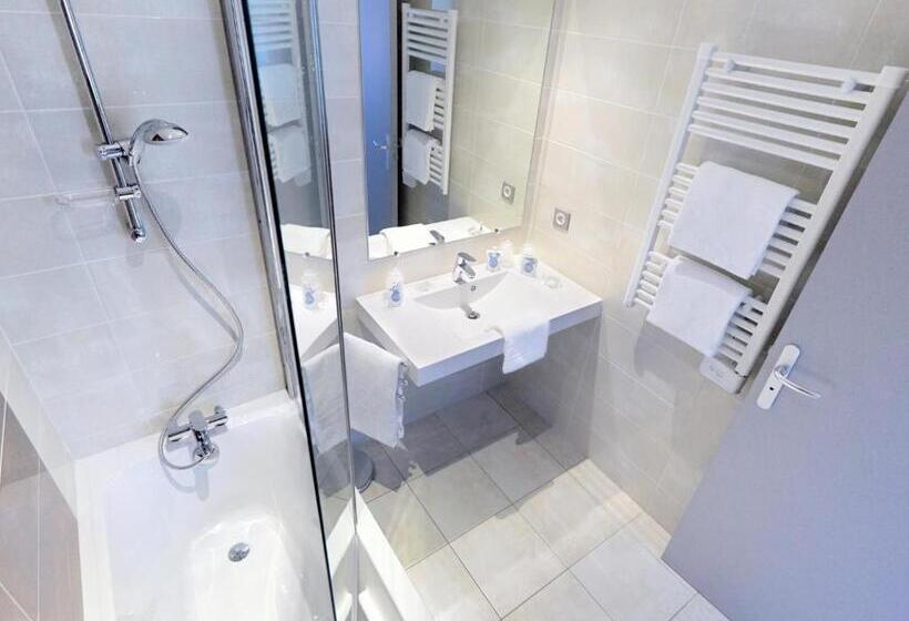 Номер Стандарт Трехместный, Kyriad Saint Chely D Apcher  Aire De La Lozere