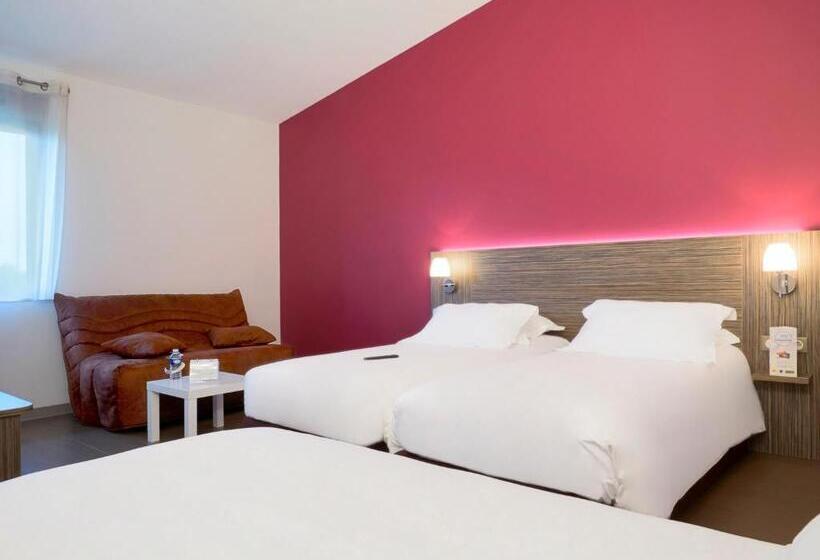 Номер Стандарт Трехместный, Kyriad Saint Chely D Apcher  Aire De La Lozere