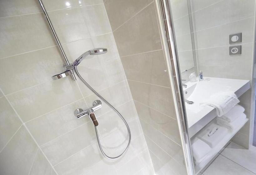 Номер Стандарт Трехместный, Kyriad Saint Chely D Apcher  Aire De La Lozere