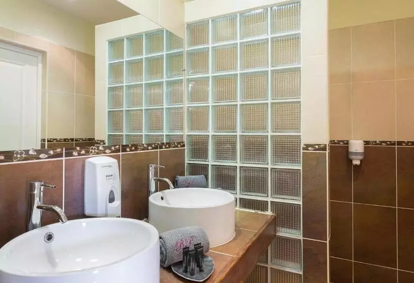 اتاق استاندارد, Relais Des Plateaux & Spa– Ivato International Airport