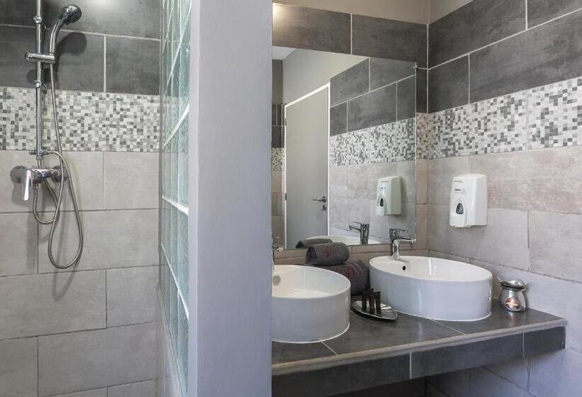 اتاق استاندارد, Relais Des Plateaux & Spa– Ivato International Airport