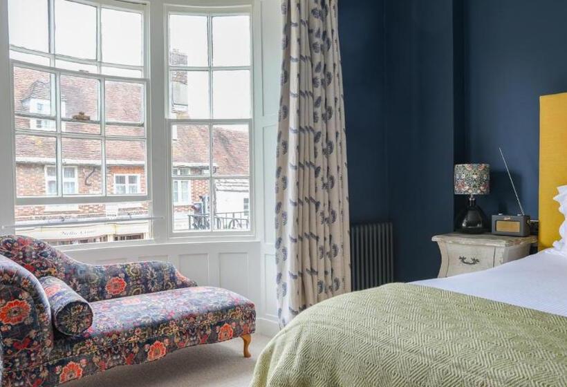 غرفة قياسية, The Bear