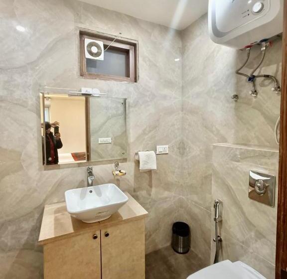 Quarto standard, Tripple Tree   Karol Bagh