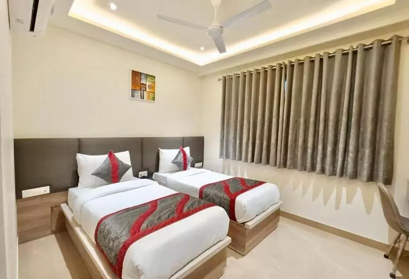デラックスルーム, Tripple Tree   Karol Bagh