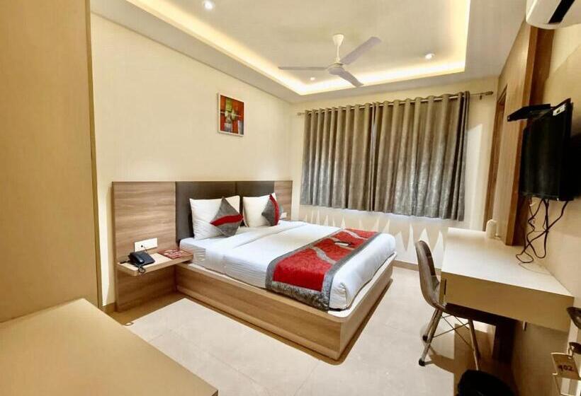 Quarto deluxe, Tripple Tree   Karol Bagh