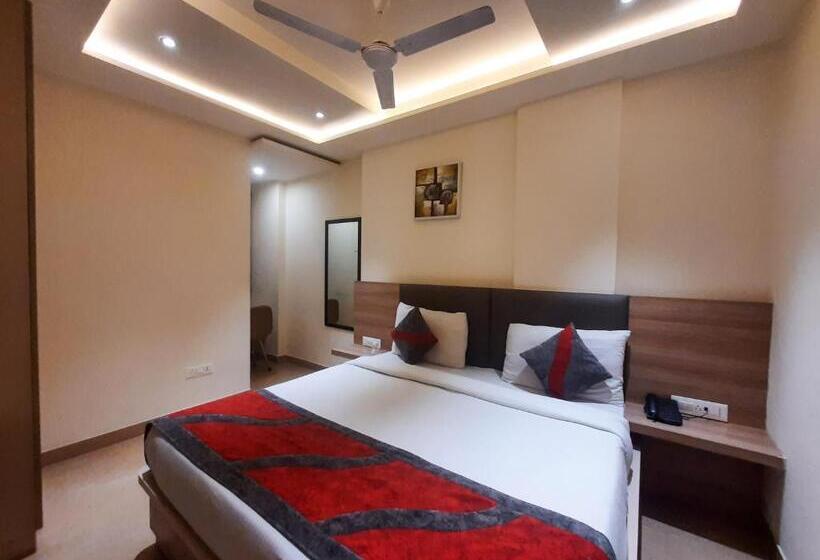 Quarto deluxe, Tripple Tree   Karol Bagh