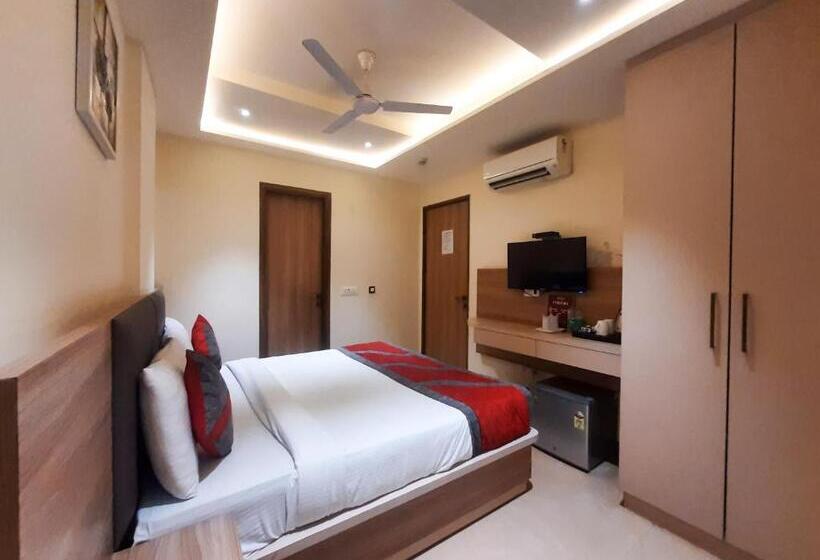 Quarto deluxe, Tripple Tree   Karol Bagh