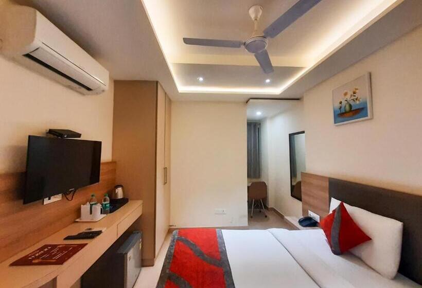 Quarto deluxe, Tripple Tree   Karol Bagh