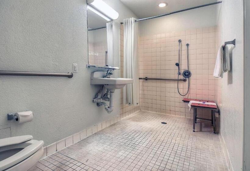 غرفة قياسية لذوى الاحتياجات الخاصة, Motel 6 Chino, Ca   Los Angeles Area