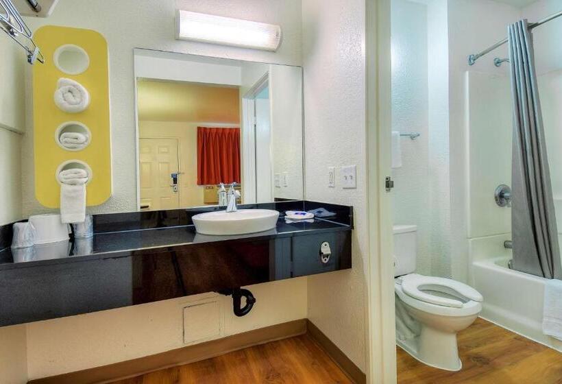 חדר סטנדרט לארבעה, Motel 6 Chino, Ca   Los Angeles Area