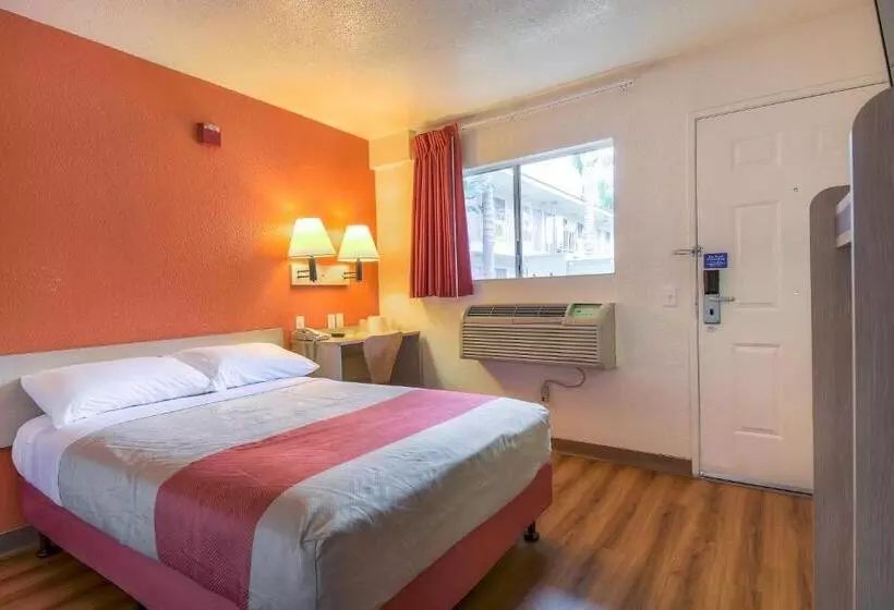 デラックスルーム, Motel 6 Chino, Ca   Los Angeles Area