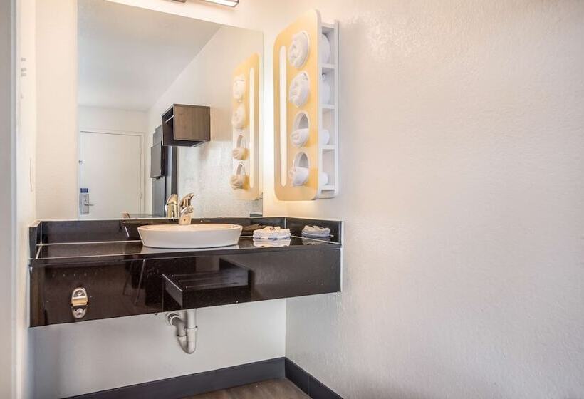 غرفه قياسيه سريرين مزدوجين, Motel 6college Station, Tx  Bryan