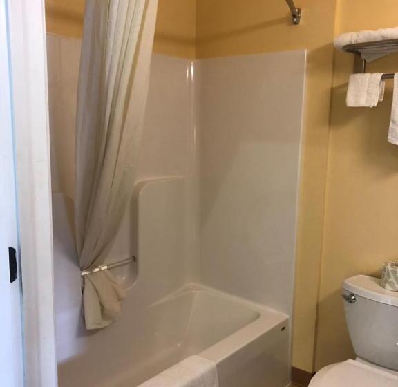 غرفه قياسيه سريرين مزدوجين, Budget Inn Williamsport