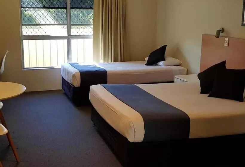 Standard Yhden Hengen Invahuone, Nambour Heights Motel