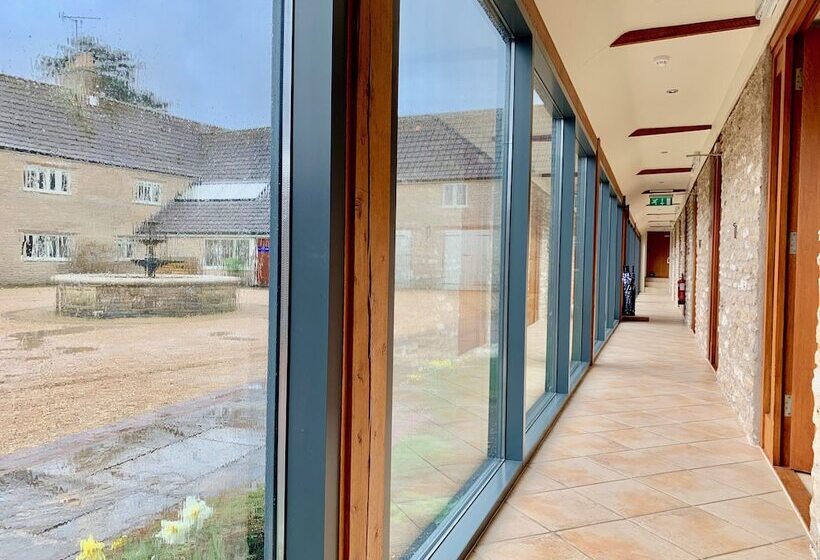 חדר סטנדרט, The Lighthouse