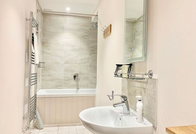 סוויטה משפחתית, The Lighthouse