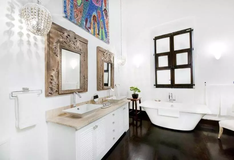 デラックスルーム, Casas Del Xvi