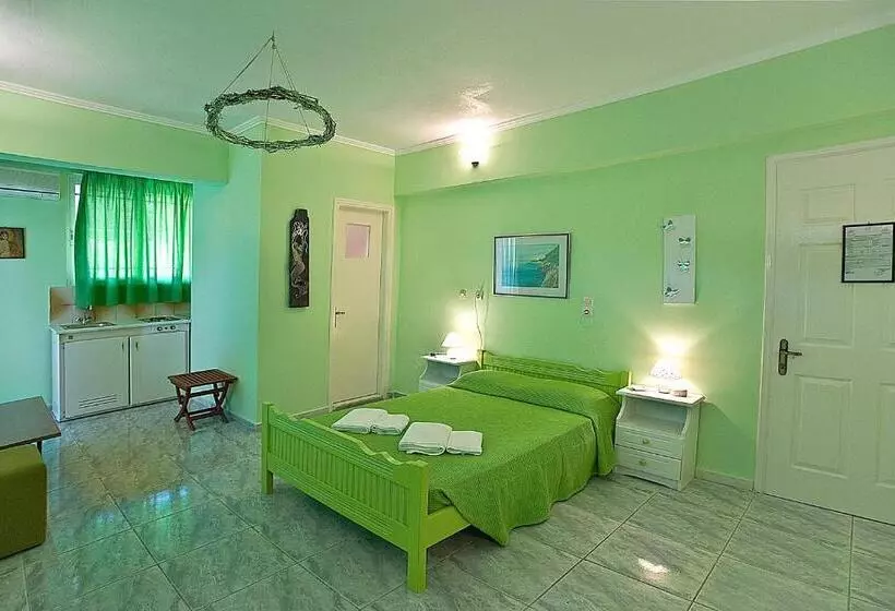 マウンテンビューのワンルーム, Villa Magemenou