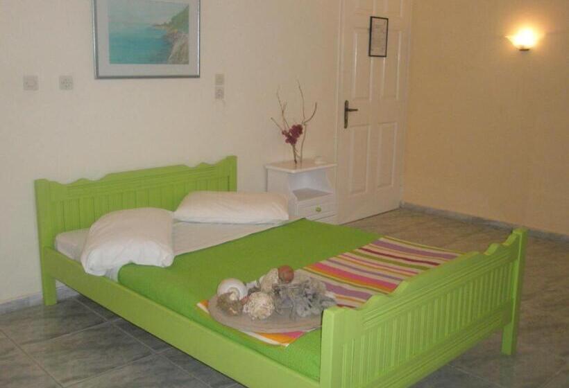 סטודיו עם נוף להרים, Villa Magemenou