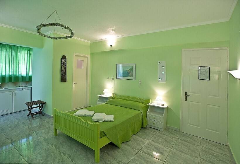 סטודיו עם נוף להרים, Villa Magemenou