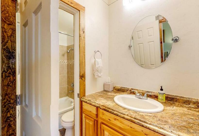 آپارتمان 2 خوابه, Haley Condo