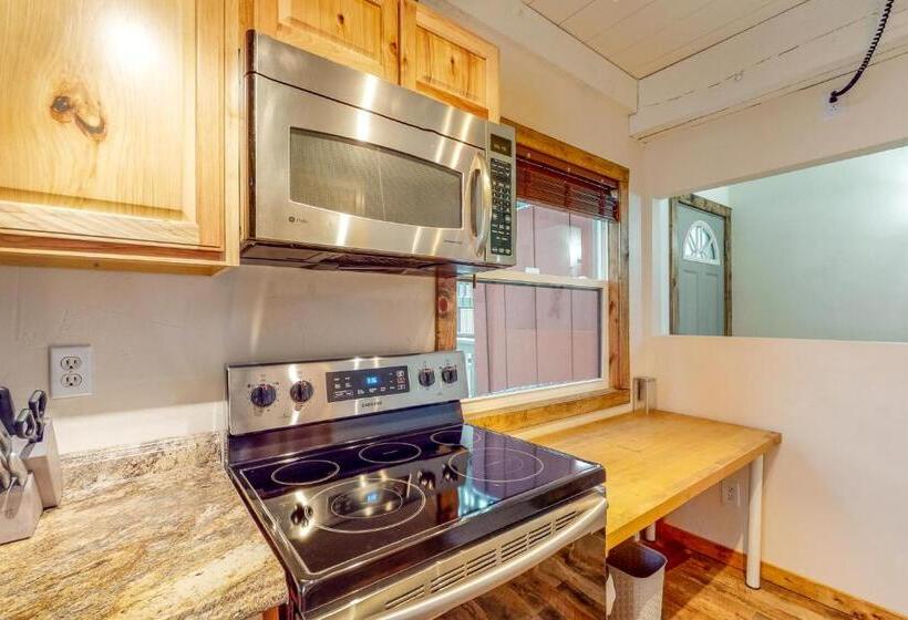 آپارتمان 2 خوابه, Haley Condo