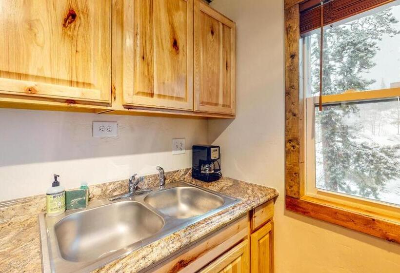 آپارتمان 2 خوابه, Haley Condo