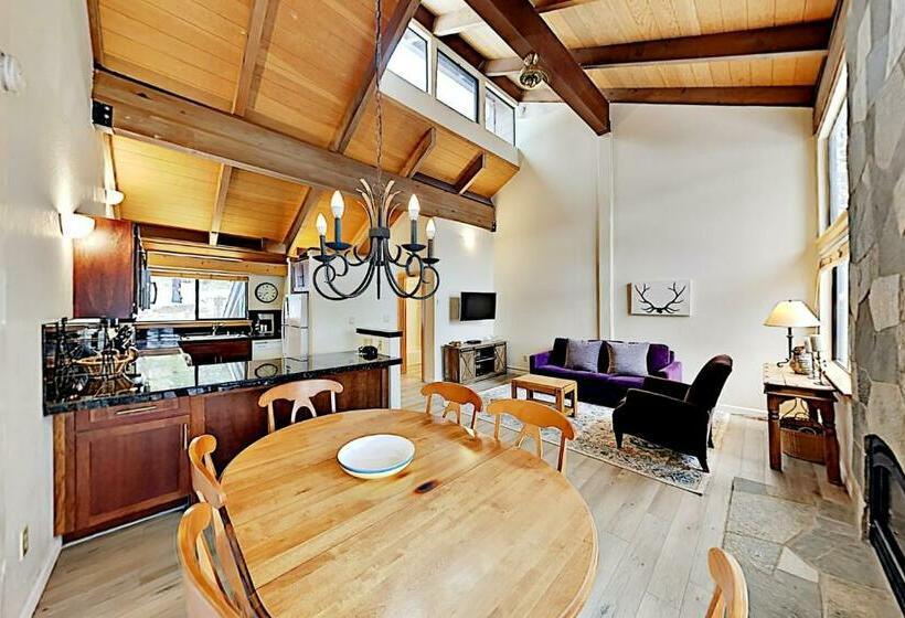 2ベッドルームハウス, Alpine Retreat