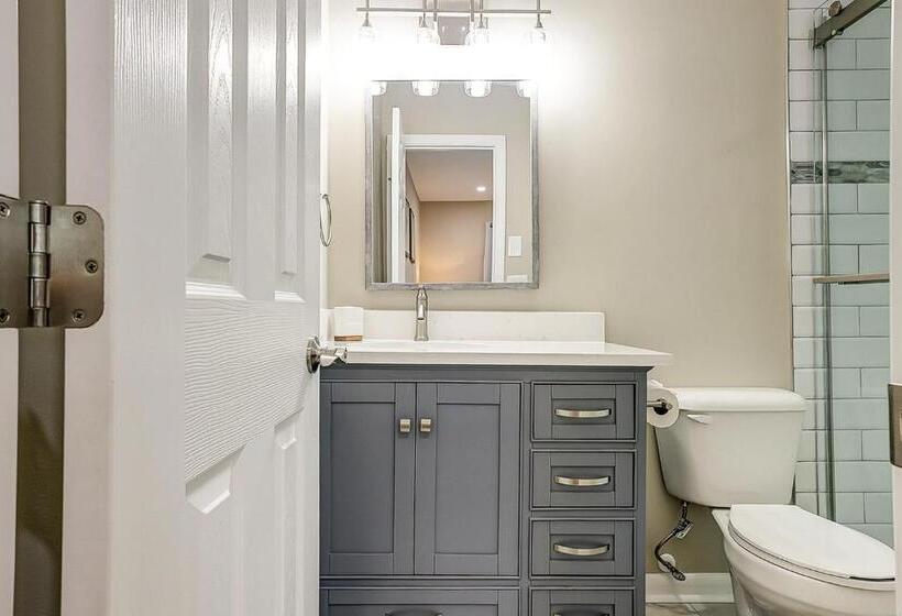 Апартаменты 2 Спальни, Bend In The Road 2003