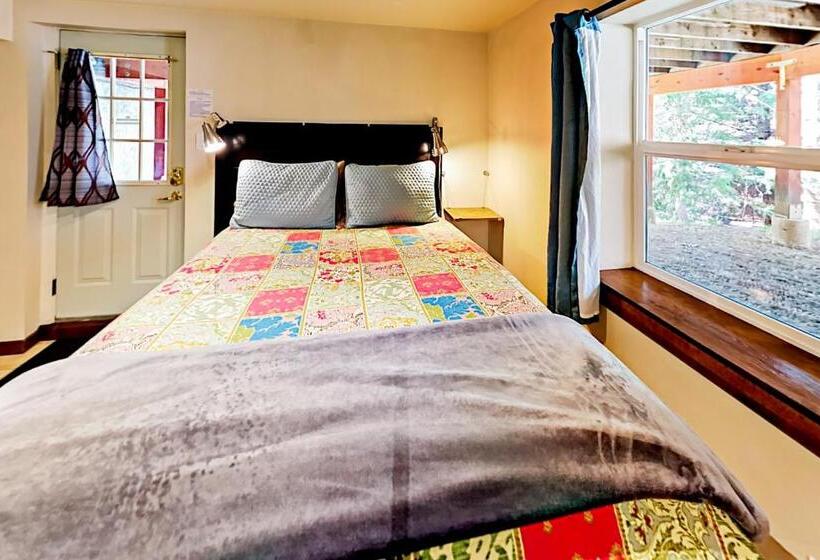 استودیوی استاندارد, Eagles Nest